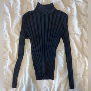 Ribbed stretchy black turtle neck
